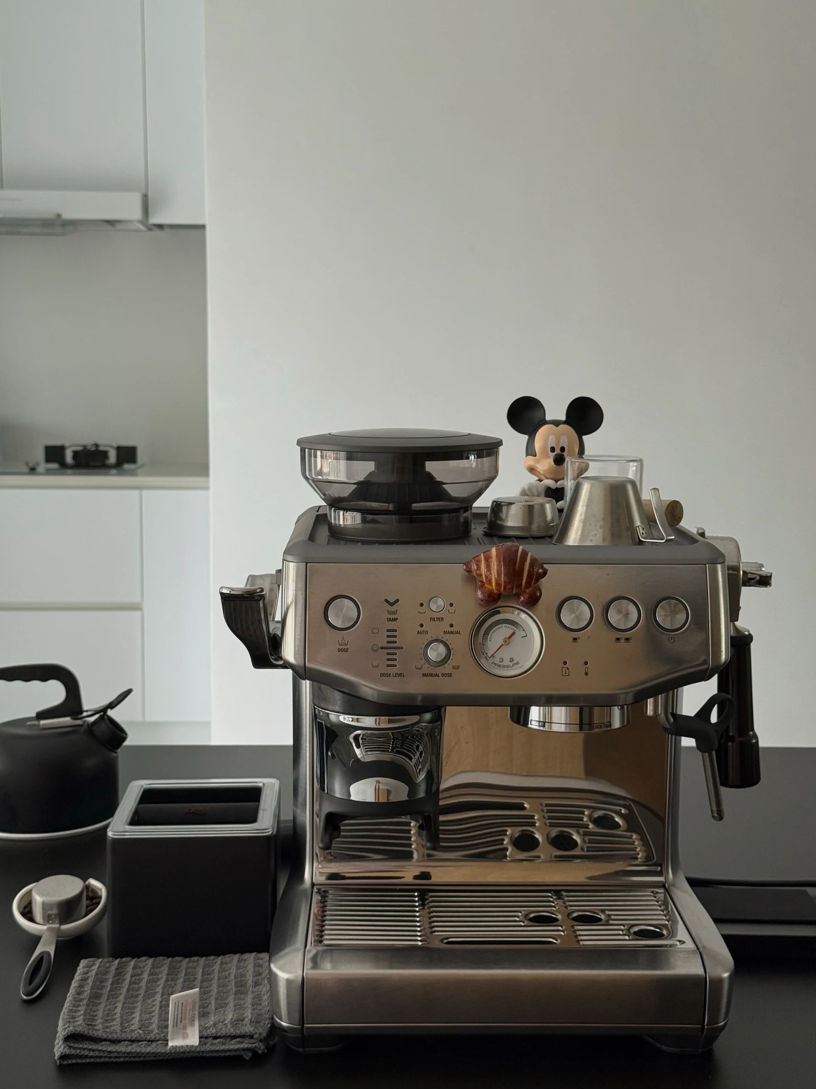 The 876 and accessories on the kitchen counter.
