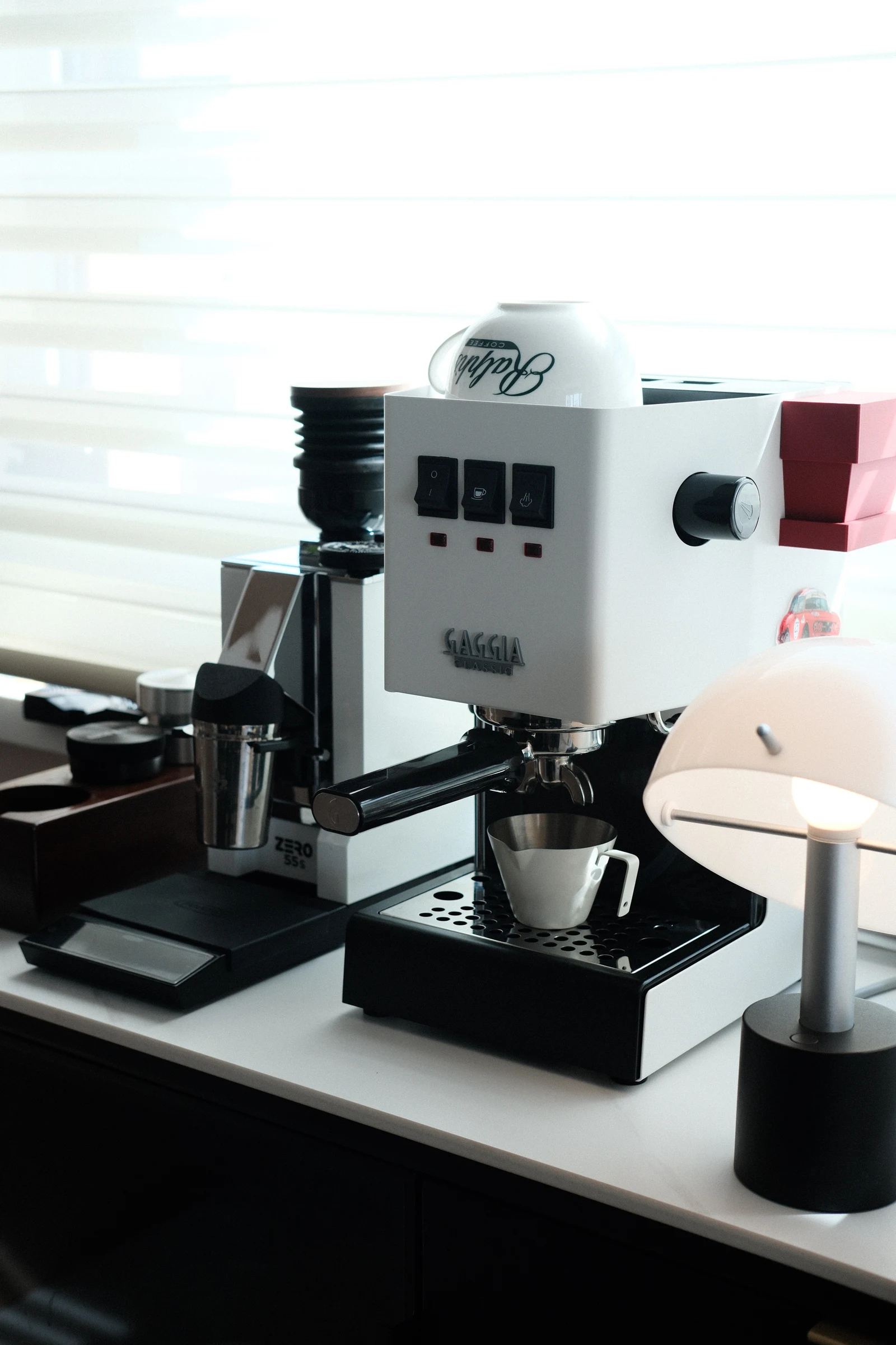 The white E24 and separate grinder on the sideboard.