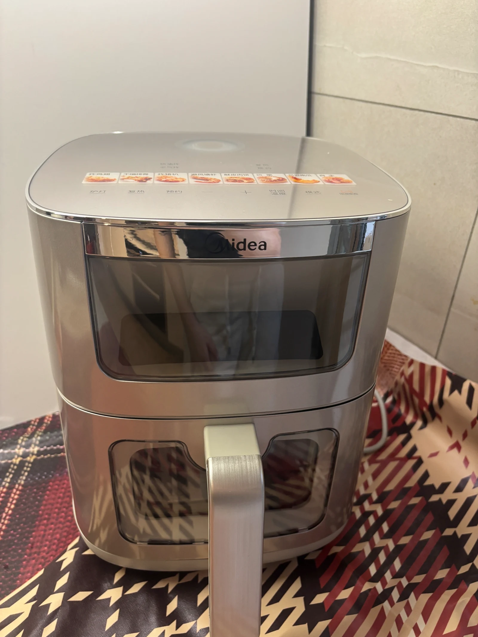 The dual-window Midea shown by the owner who tags 6521 Pro.