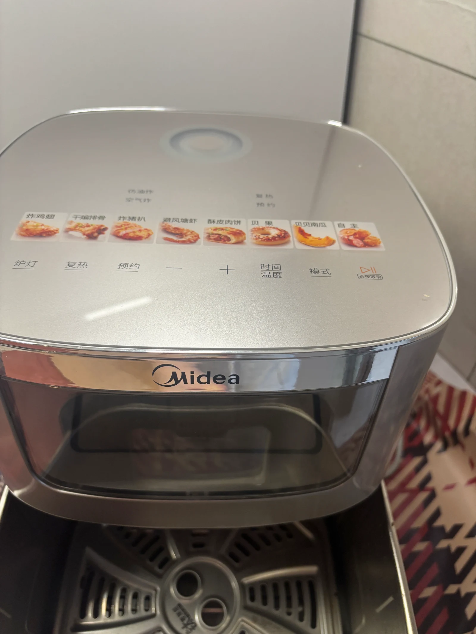The control panel and open basket with its cooking insert.