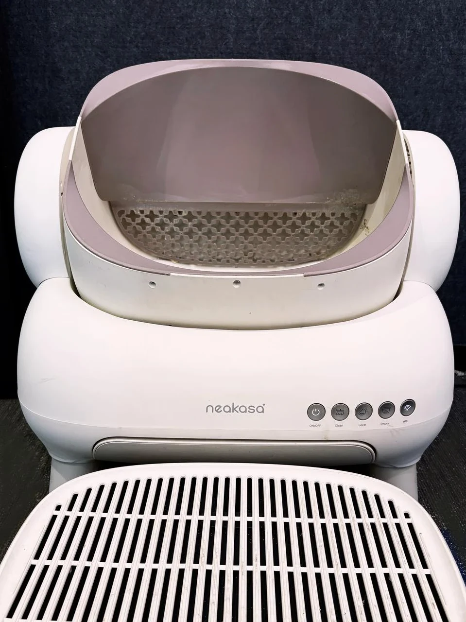 Neakasa M1 Plus owner review: cleaning and litter tracking