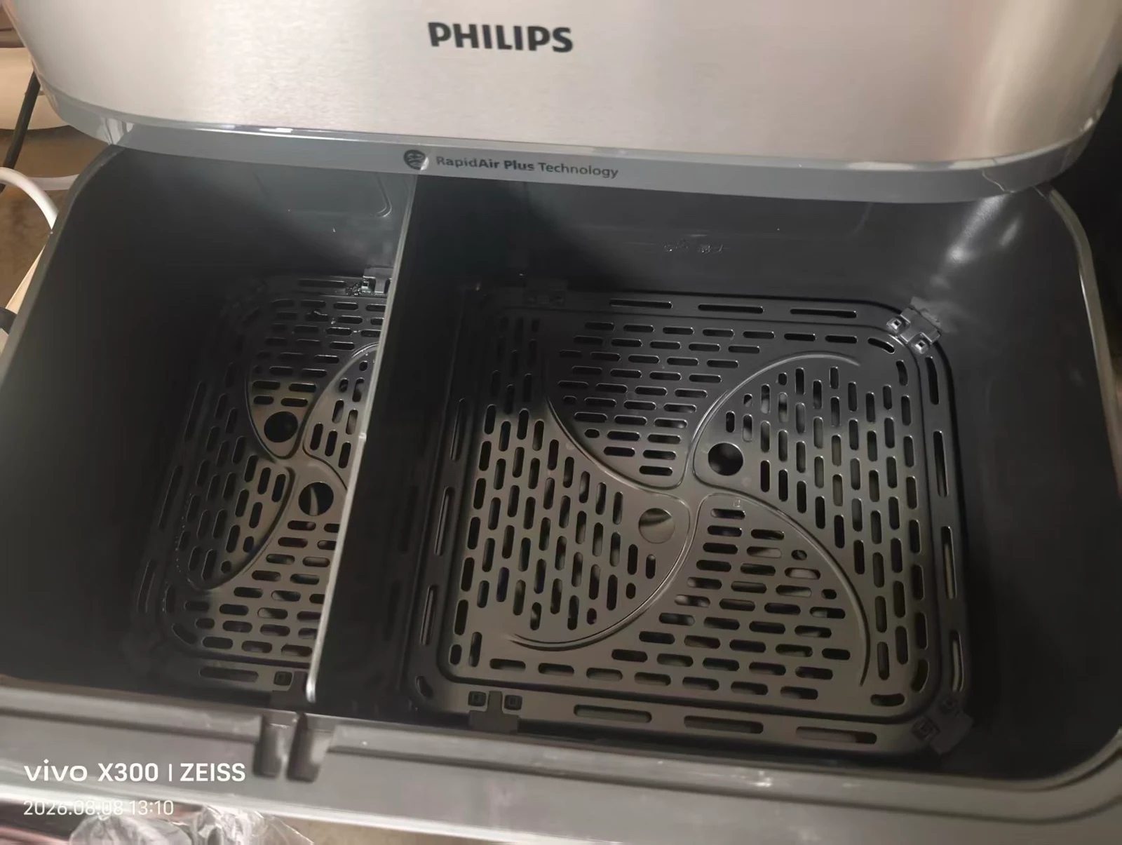 The basket divided into two cooking areas.