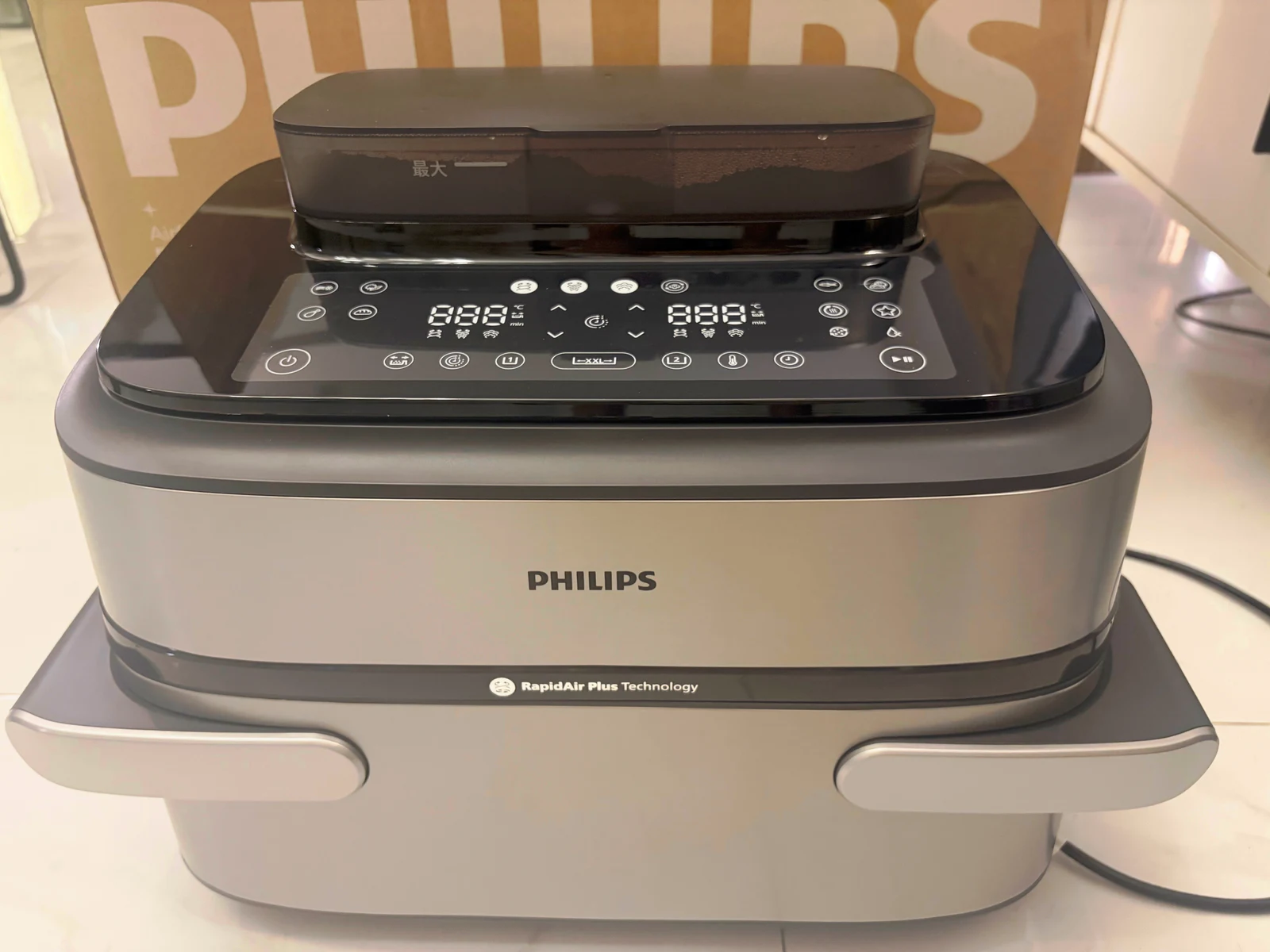 The NA565 with its wide drawer and top-mounted water tank.