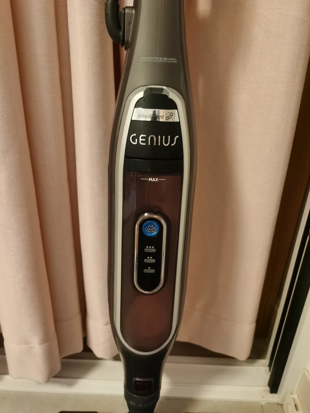 Front view of the Shark Genius P4 steam mop body showing the water reservoir and three-level steam control button.